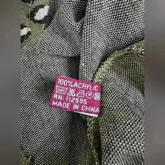 Animal Print Asemetrical Poncho - Picture 11 of 12